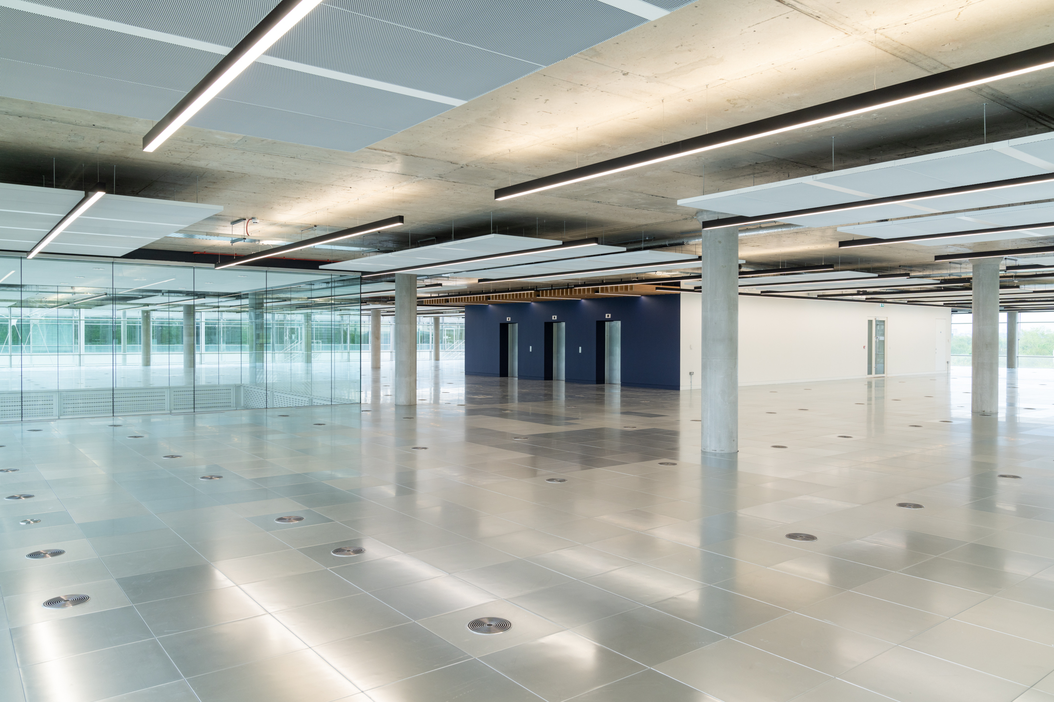 Spacious open floor at Chiswick Business Park Building 12 showcasing flexible office space - Cat-A project by Ambit