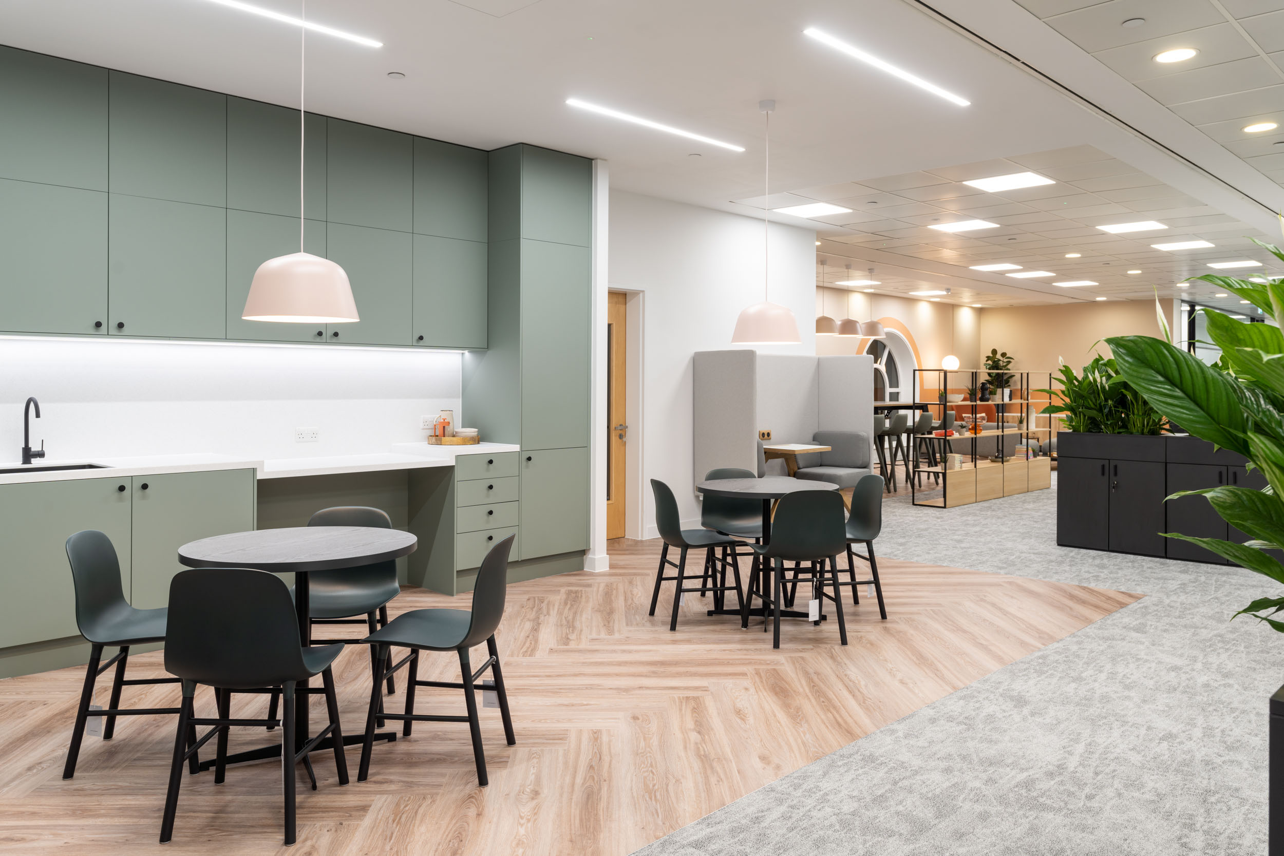 Breakout area and tea point at One Strand, designed by Ambit for flexible tenant use - Tenant-Ready™ project